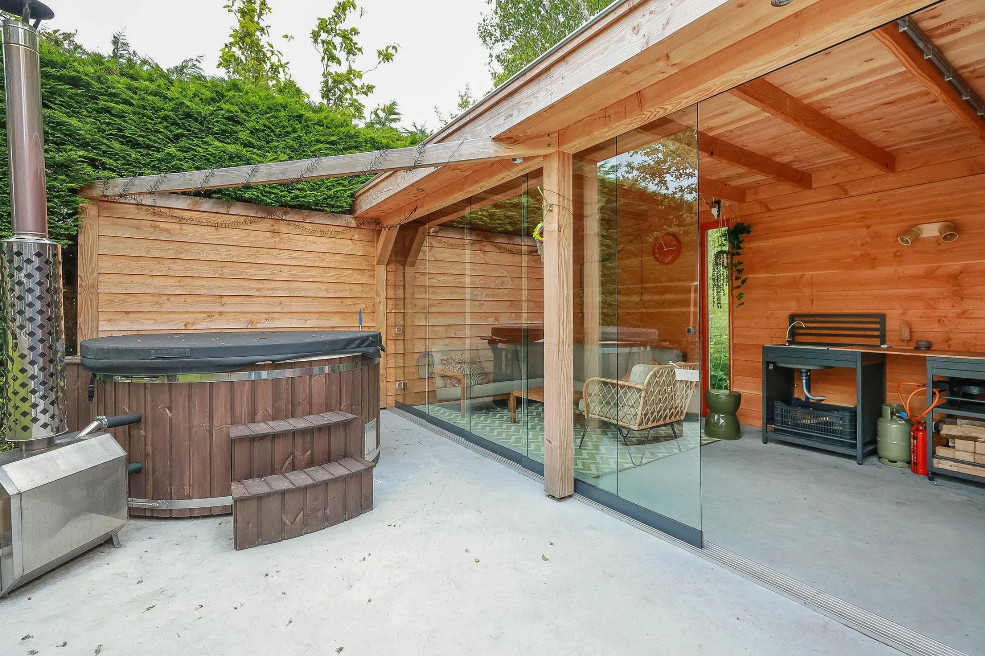 Wellness veranda met hottub